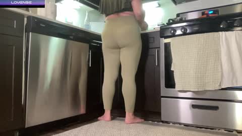 Ava . Support my channel by using my affiliate link to make your account  Thanks  online show from 10/01/25, 12:27