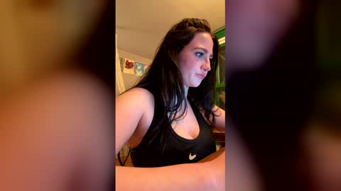 Snapshot of avallanchee chatting on 04/29/26, 04:49 avallanchee online show from 04/29/26, 04:49