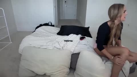 Snapshot of avaowenss chatting on 09/28/25, 09:31 avaowenss online show from 09/28/25, 09:31