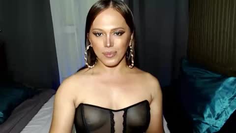 Snapshot of avasamlover chatting on 04/23/26, 12:29 ts AvaXxL online show from 04/23/26, 12:29