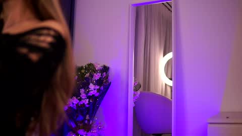 Carina online show from 01/15/25, 02:27