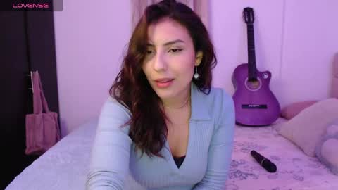 Snapshot of ave_negra_ chatting on 03/07/25, 12:04 ave_negra_ online show from 03/07/25, 12:04