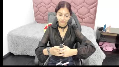aveline_lux_ online show from 09/12/25, 10:37