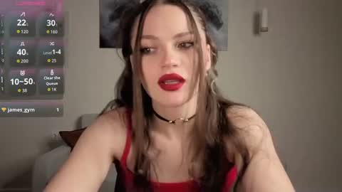 Snapshot of avelinehowo_uwu chatting on 06/12/26, 07:02 Aveline online show from 06/12/26, 07:02