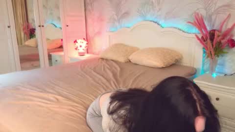 aveloria online show from 10/05/25, 05:44