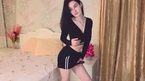 aveloria online show from 10/08/25, 06:16