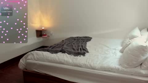 Snapshot of aveme_melissa chatting on 10/13/25, 12:21 aveme_melissa online show from 10/13/25, 12:21