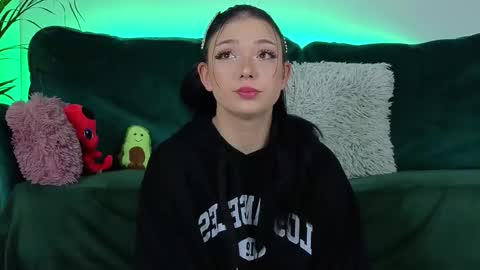 Snapshot of averywillow chatting on 09/25/25, 05:11 AveryWillow online show from 09/25/25, 05:11