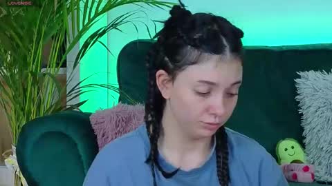 Snapshot of averywillow chatting on 10/21/25, 02:56 AveryWillow online show from 10/21/25, 02:56