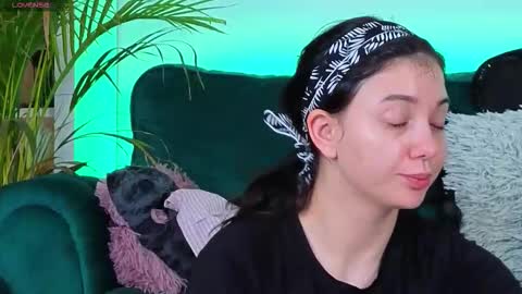 Snapshot of averywillow chatting on 11/01/25, 04:58 AveryWillow online show from 11/01/25, 04:58