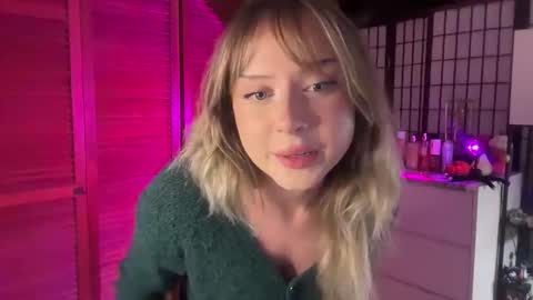 Snapshot of averyyy333 chatting on 11/06/25, 01:50 Avery online show from 11/06/25, 01:50