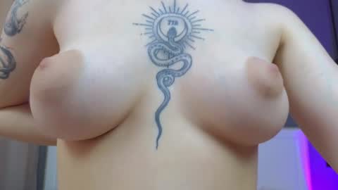 Snapshot of avgustina_love chatting on 02/01/25, 11:43 avgustina_love online show from 02/01/25, 11:43