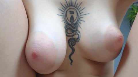 Snapshot of avgustina_love chatting on 02/23/25, 03:08 avgustina_love online show from 02/23/25, 03:08