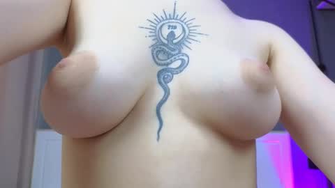 Snapshot of avgustina_love chatting on 02/26/25, 08:15 avgustina_love online show from 02/26/25, 08:15