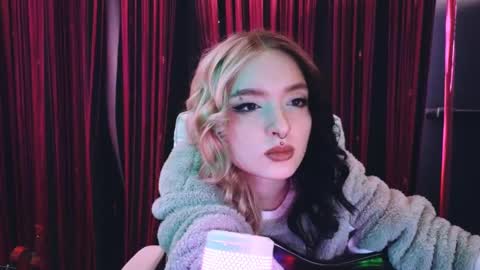 Avriel online show from 03/11/25, 02:32