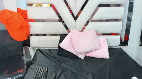 avi_thomsonn_ online show from 06/14/26, 02:24