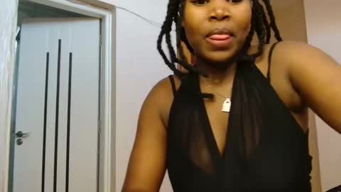 Snapshot of avian_talya chatting on 11/05/25, 12:16 Avian online show from 11/05/25, 12:16