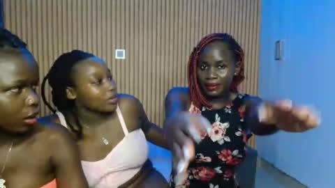 Snapshot of avian_talya chatting on 11/12/25, 04:07 Avian online show from 11/12/25, 04:07