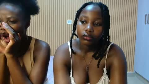 Snapshot of avian_talya chatting on 11/28/25, 03:25 Avian online show from 11/28/25, 03:25