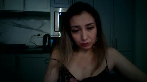 avinelra online show from 06/16/26, 07:05