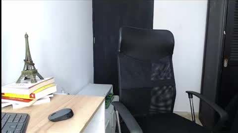 AVIS  online show from 10/31/25, 03:57