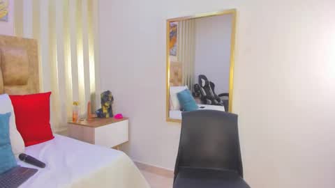 AVIS  online show from 11/04/25, 06:18