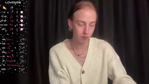 avril_pearly_ online show from 12/08/24, 04:39