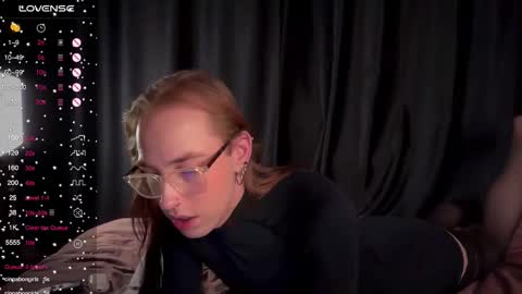 avril_pearly_ online show from 10/26/25, 08:26