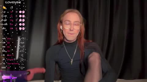 avril_pearly_ online show from 11/29/25, 03:26