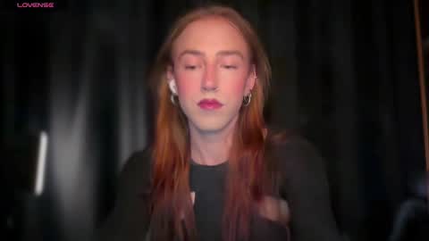 avril_pearly_ online show from 06/06/26, 11:04