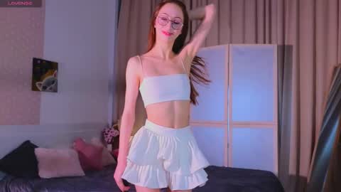 Avril online show from 11/16/25, 08:03