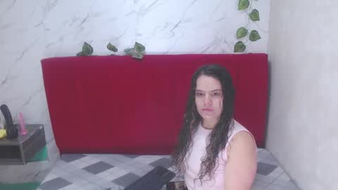 Snapshot of avrilruizcm chatting on 11/17/25, 12:00 avrilruizcm online show from 11/17/25, 12:00