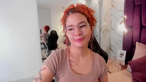 Avril  online show from 11/18/25, 11:47