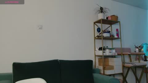 Avrora online show from 10/19/25, 03:40