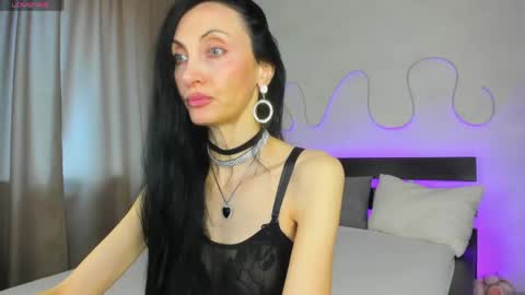 Snapshot of avrora_mars chatting on 05/31/26, 01:25 Avrora online show from 05/31/26, 01:25
