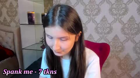 Snapshot of avrora_shy_ chatting on 10/16/25, 07:31 Avrora online show from 10/16/25, 07:31