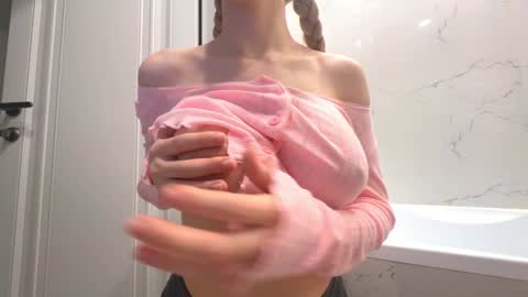 Avrora online show from 09/22/25, 03:14