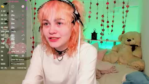 Snapshot of awawrin chatting on 11/30/25, 08:57 Awi online show from 11/30/25, 08:57