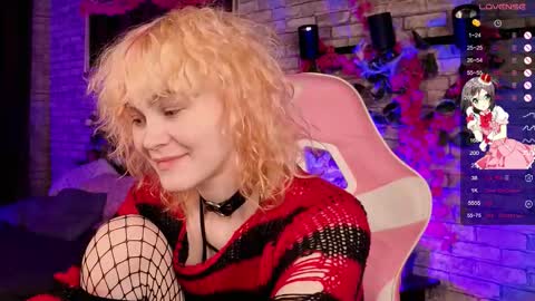 Snapshot of awawrin chatting on 12/05/25, 09:00 Awi online show from 12/05/25, 09:00