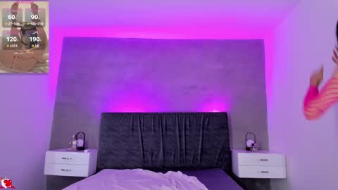 Snapshot of axaras chatting on 10/27/25, 11:47 Axara online show from 10/27/25, 11:47