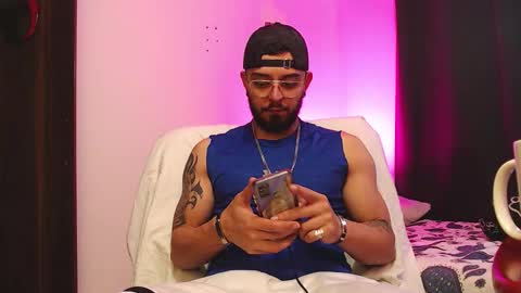 Independiente Model online show from 11/30/25, 11:14