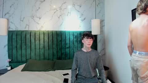 axel_and_jacob online show from 10/25/25, 07:30