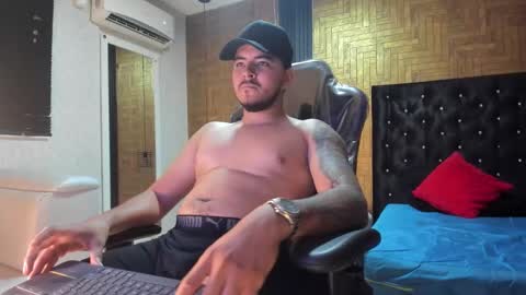 Snapshot of axel_fox21 chatting on 10/23/25, 04:01 A X E L online show from 10/23/25, 04:01