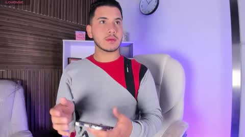 axel_grey_ online show from 11/23/25, 12:49