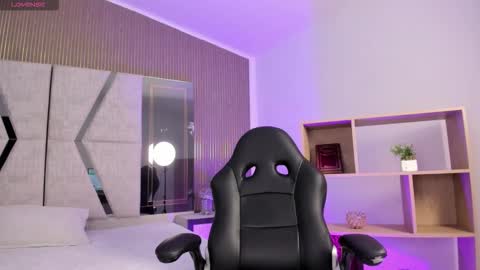 axel_grey_ online show from 02/23/26, 12:57