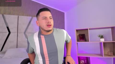 axel_grey_ online show from 02/24/26, 12:47