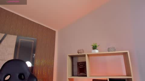 axel_grey_ online show from 04/09/26, 12:43