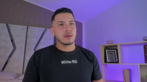axel_grey_ online show from 05/26/26, 12:34