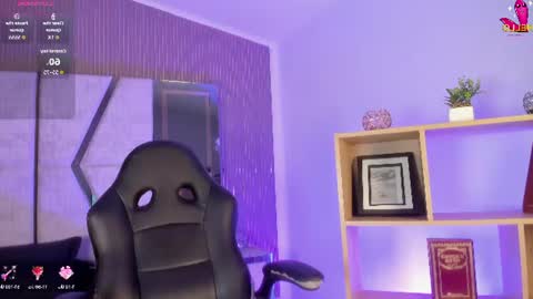 axel_grey_ online show from 06/09/26, 12:50