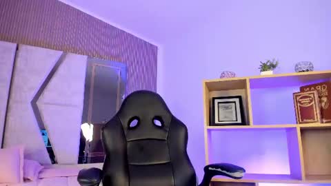 axel_grey_ online show from 06/19/26, 12:53